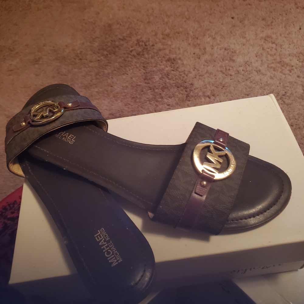 Michael Kors Brown/Blk Sandals with Metallic Logo